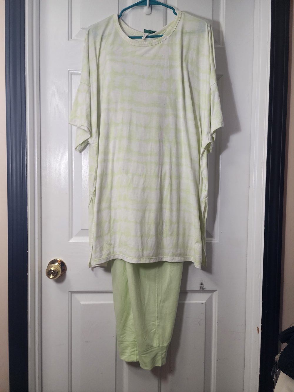 Old Navy Pale Green Tie-Dye Set w/ Side Slit Shirt XXL and NWT- Jogger Pants XL